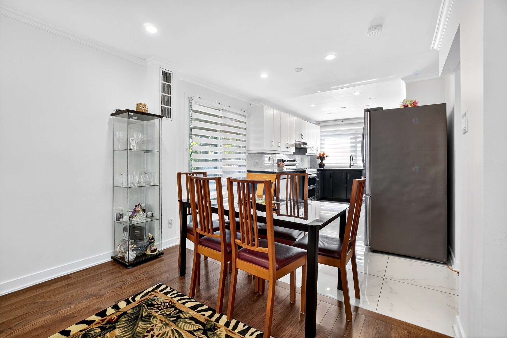 









6960

 - 6964


Av. Rondeau

,
Montréal (Anjou),




QC
H1K2P2

