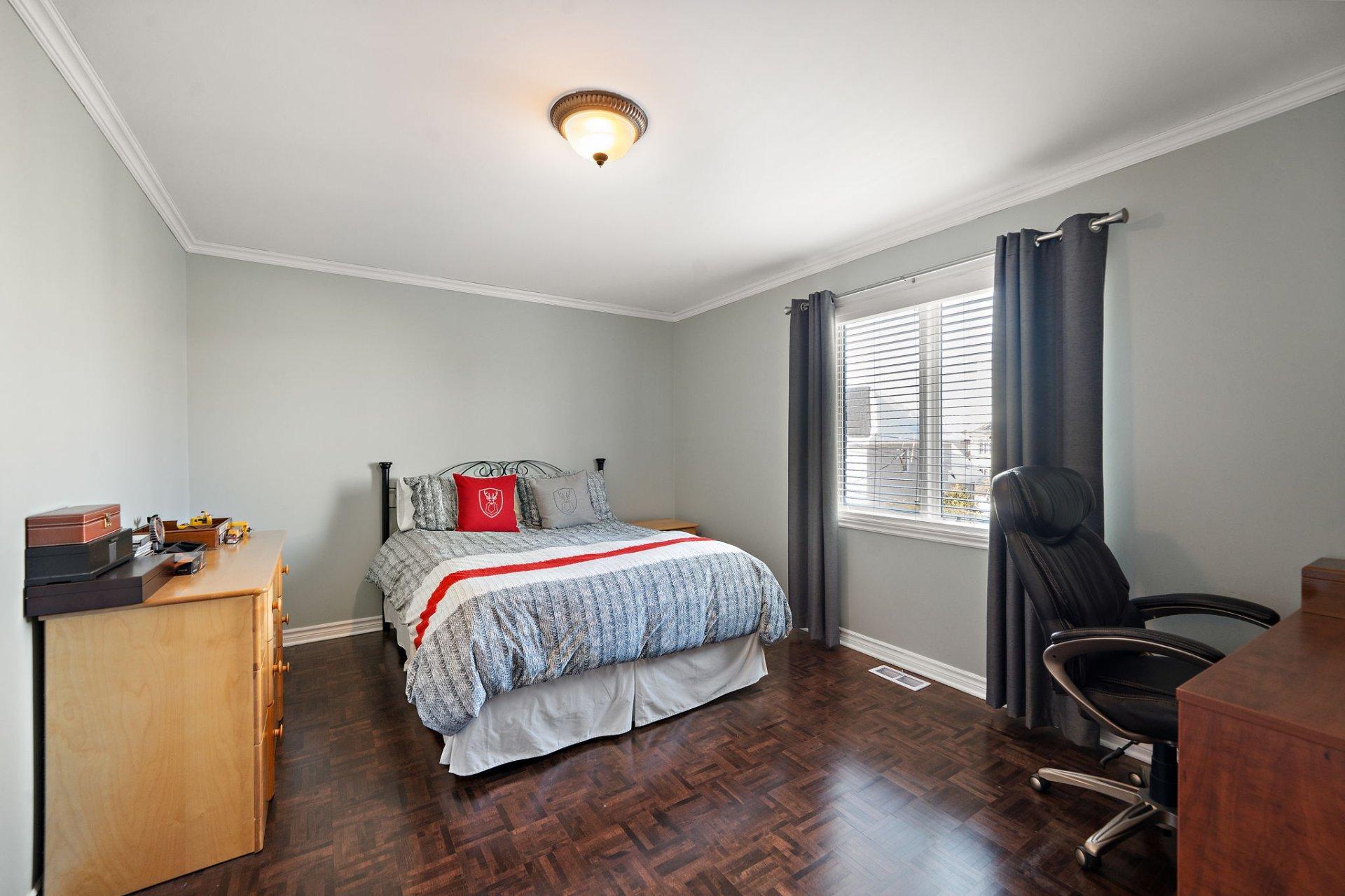 









389


Rue Cézanne

,
Dollard-des-Ormeaux,




QC
H9A3J5

