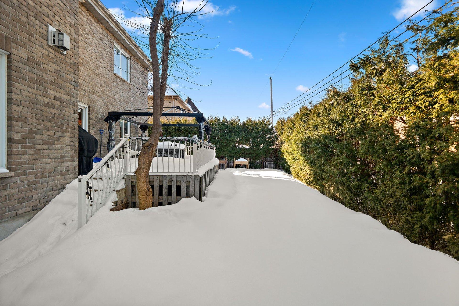 









389


Rue Cézanne

,
Dollard-des-Ormeaux,




QC
H9A3J5

