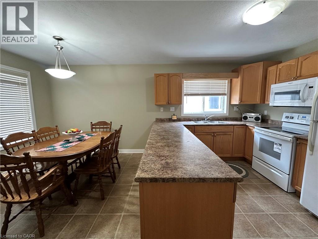 












154 FOREST Street E

,
Dunnville,




Ontario
N1A1C1

