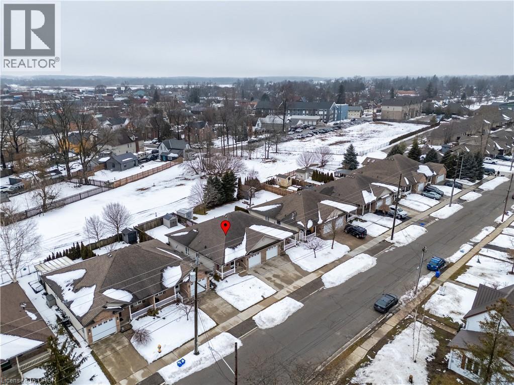 












154 FOREST Street E

,
Dunnville,




Ontario
N1A1C1

