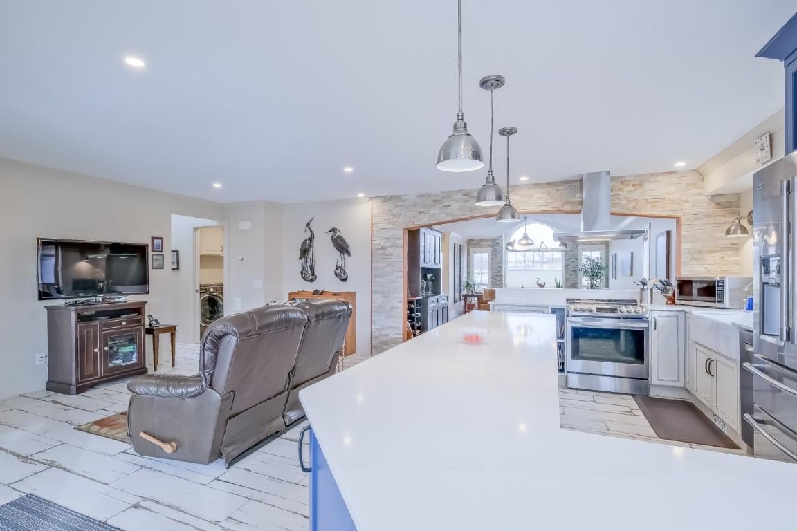 









595


Yates

Road, 419,
Kelowna,




BC
v1V 1P8

