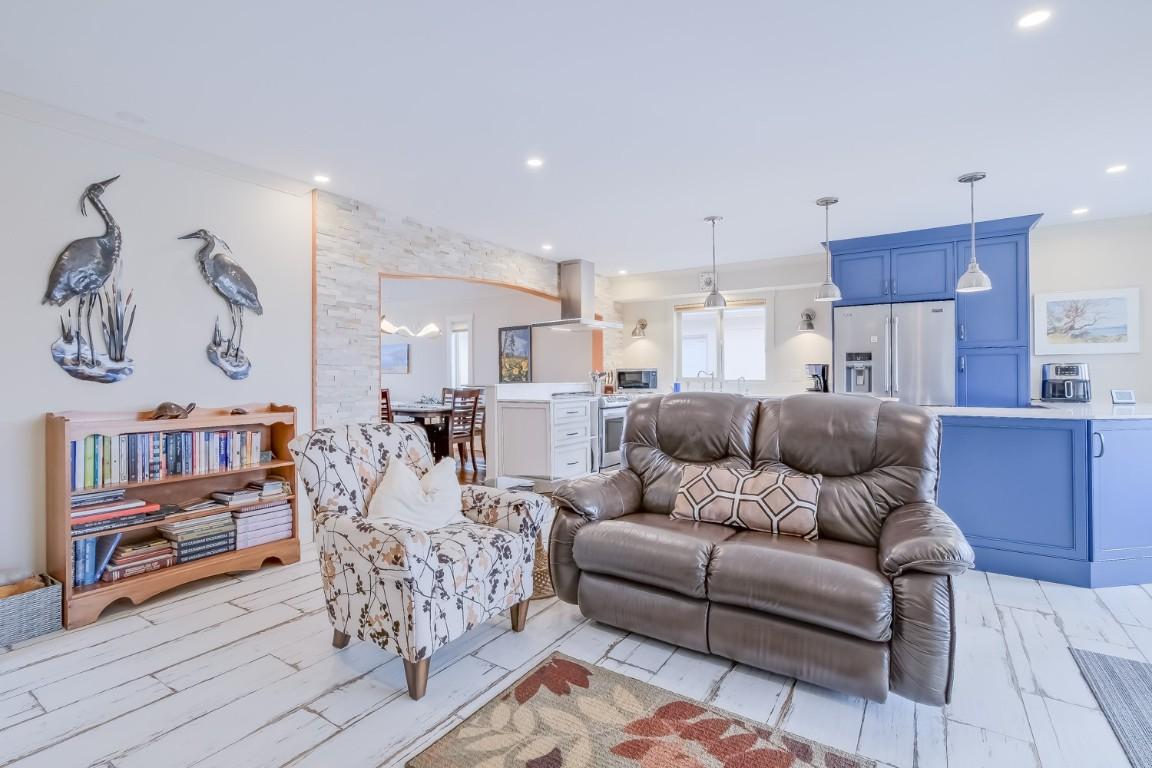 









595


Yates

Road, 419,
Kelowna,




BC
v1V 1P8

