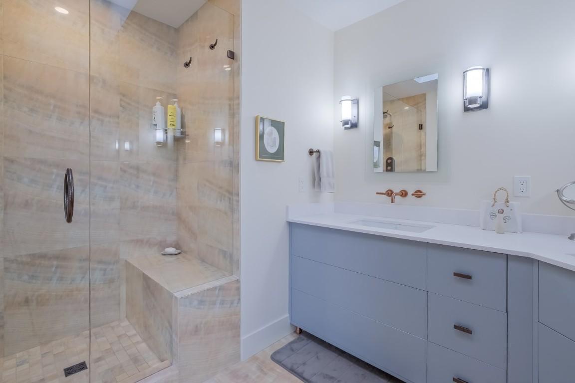 









595


Yates

Road, 419,
Kelowna,




BC
v1V 1P8

