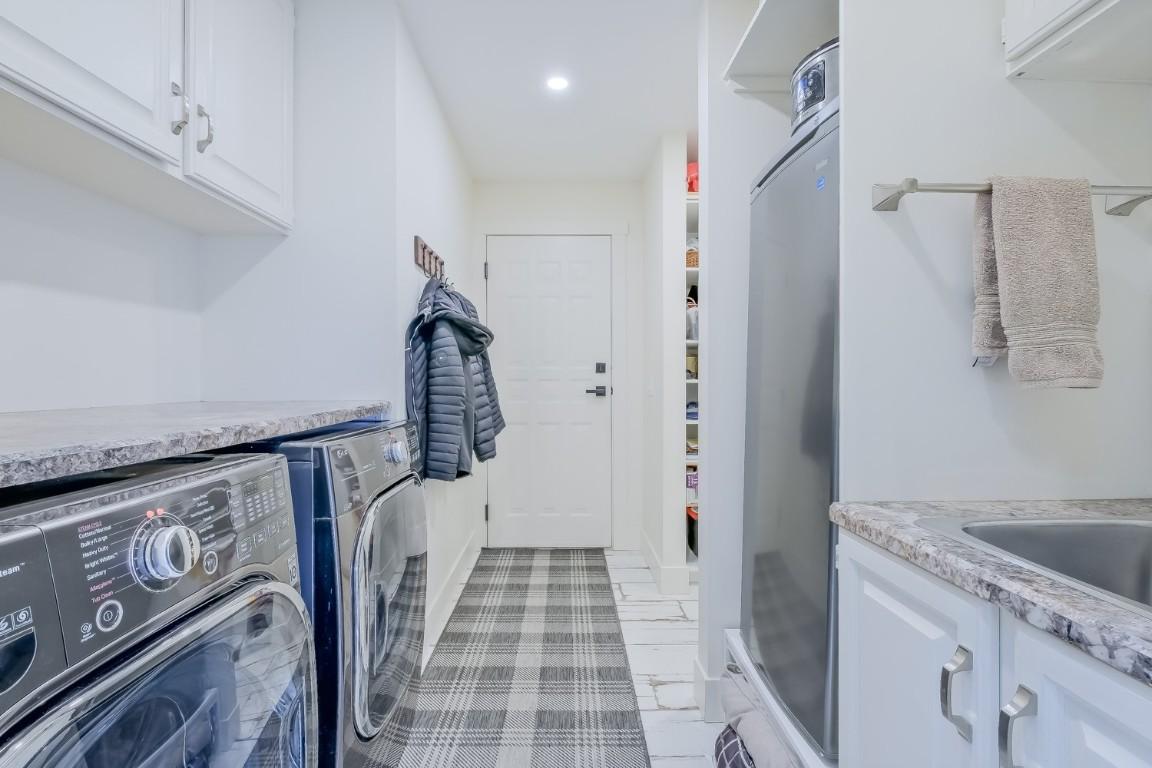 









595


Yates

Road, 419,
Kelowna,




BC
v1V 1P8

