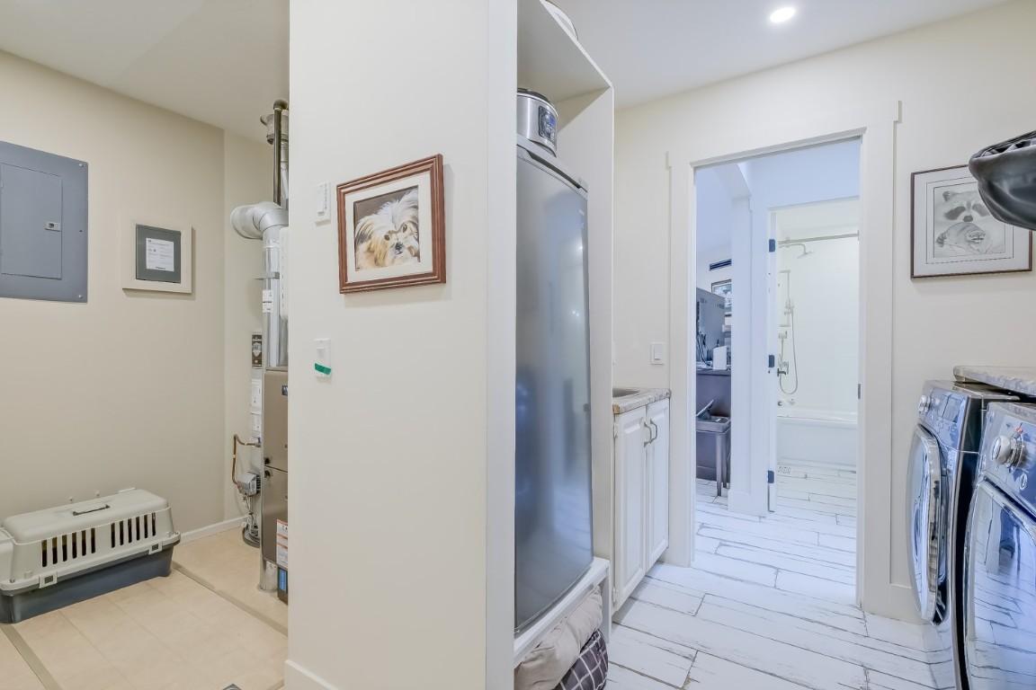 









595


Yates

Road, 419,
Kelowna,




BC
v1V 1P8

