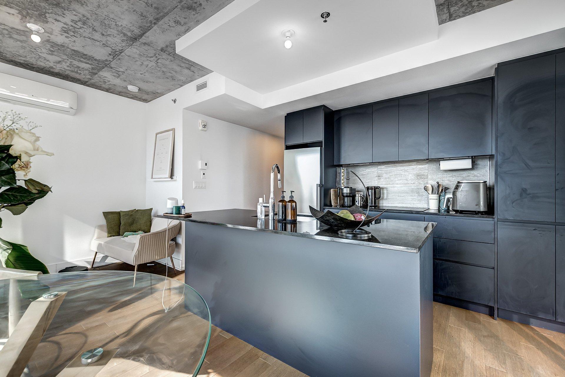 









2320


Rue Tupper

, 1214,
Montréal (Ville-Marie),




QC
H3H0B8

