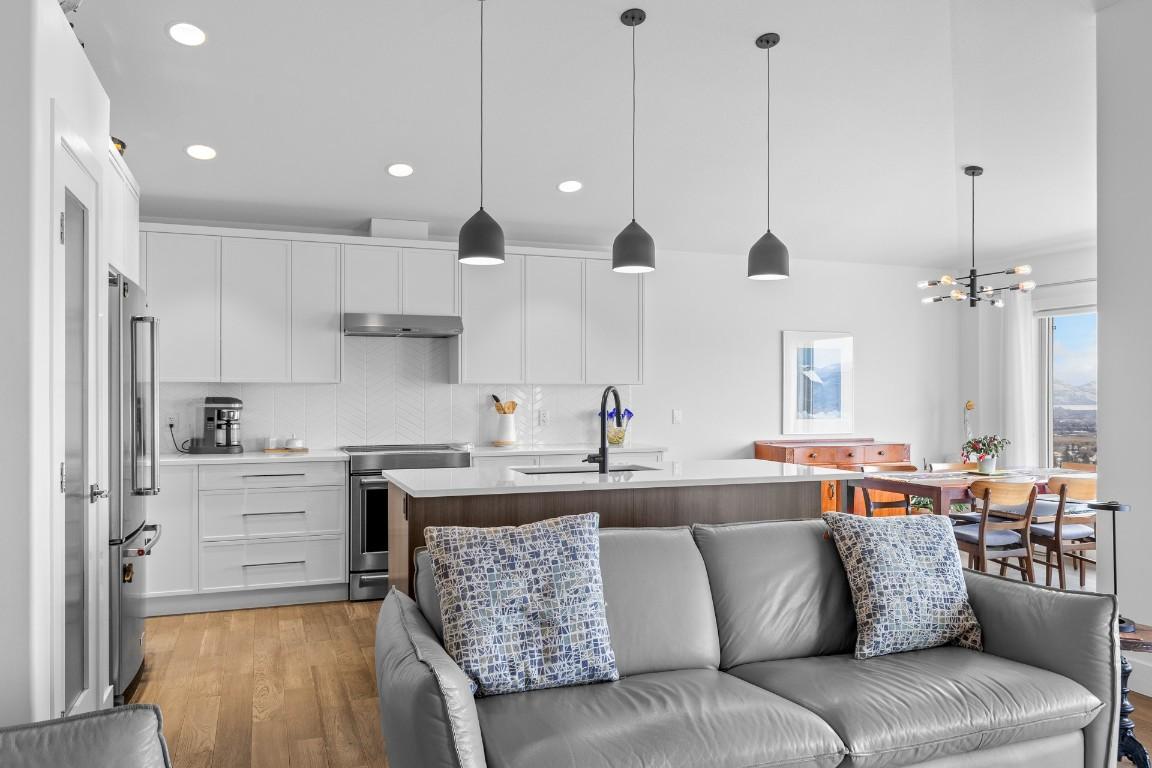 









3938


Cimarron

Drive,
Kelowna,




BC
V1X 8E4

