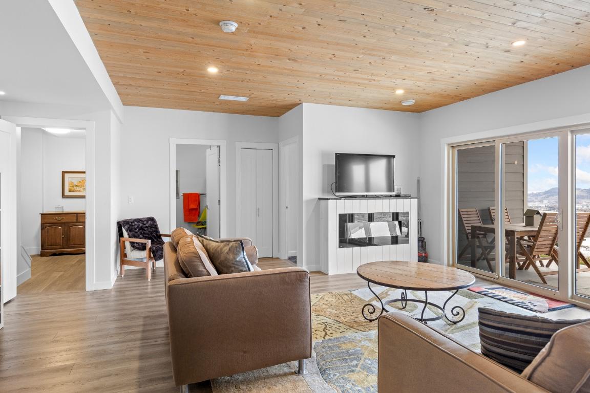 









3938


Cimarron

Drive,
Kelowna,




BC
V1X 8E4

