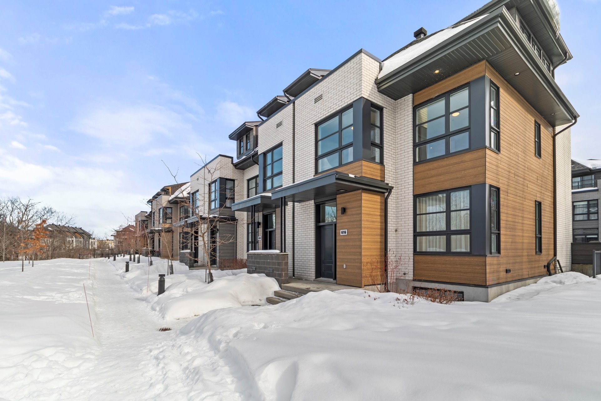 









616


Rue Frédéric-Back

,
Sainte-Anne-de-Bellevue,




QC
H9X0B8

