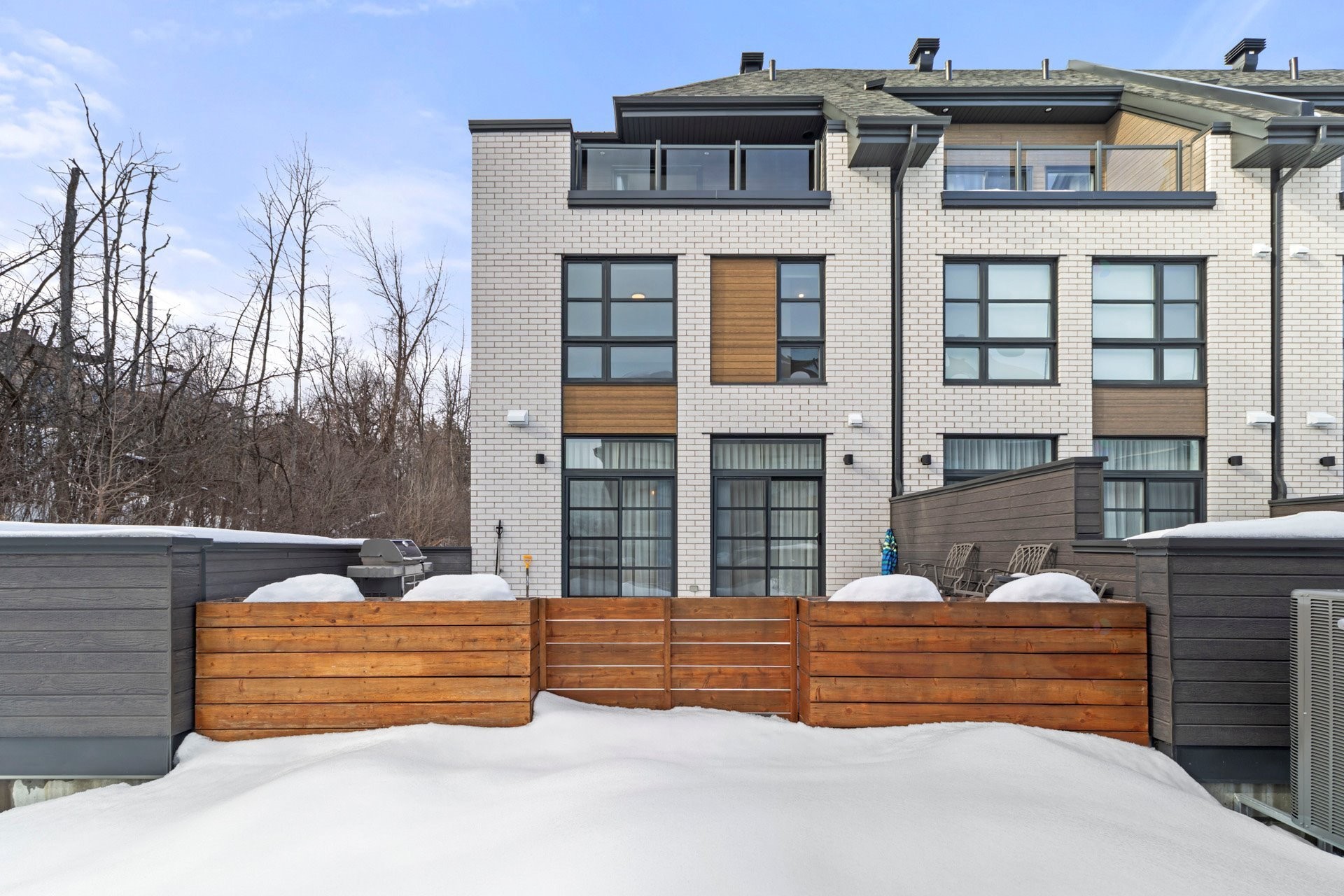 









616


Rue Frédéric-Back

,
Sainte-Anne-de-Bellevue,




QC
H9X0B8

