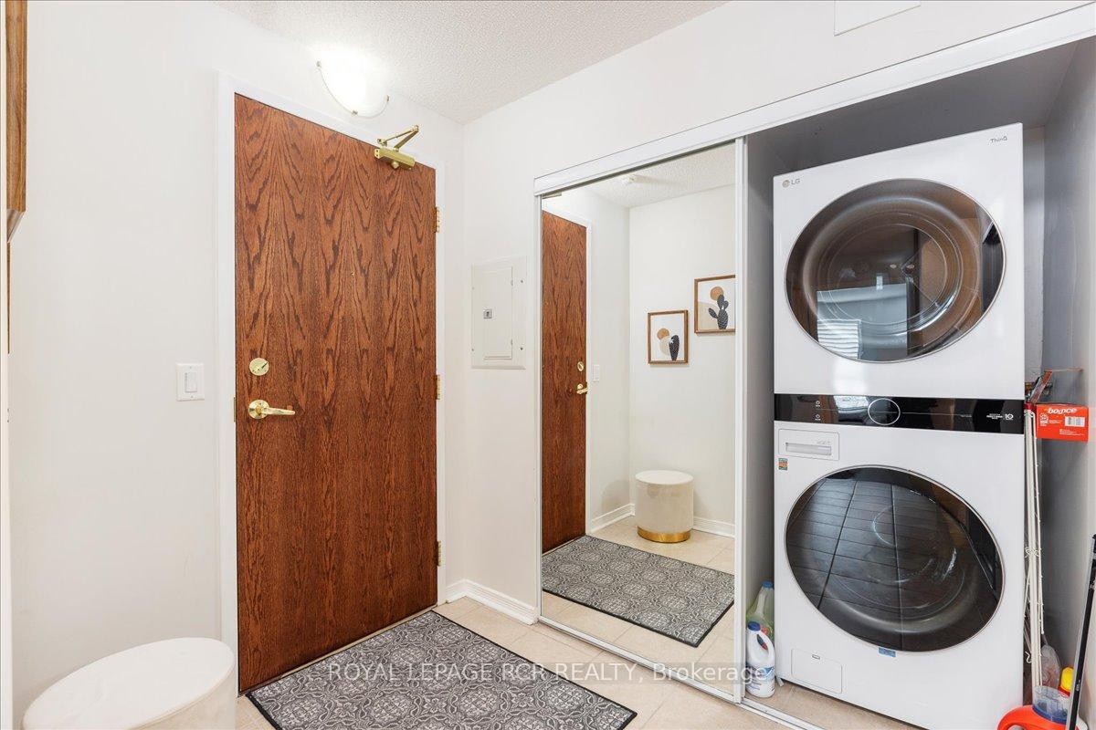 









35


Via Rosedale

Way, 113,
Brampton,




ON
L6R 3J9

