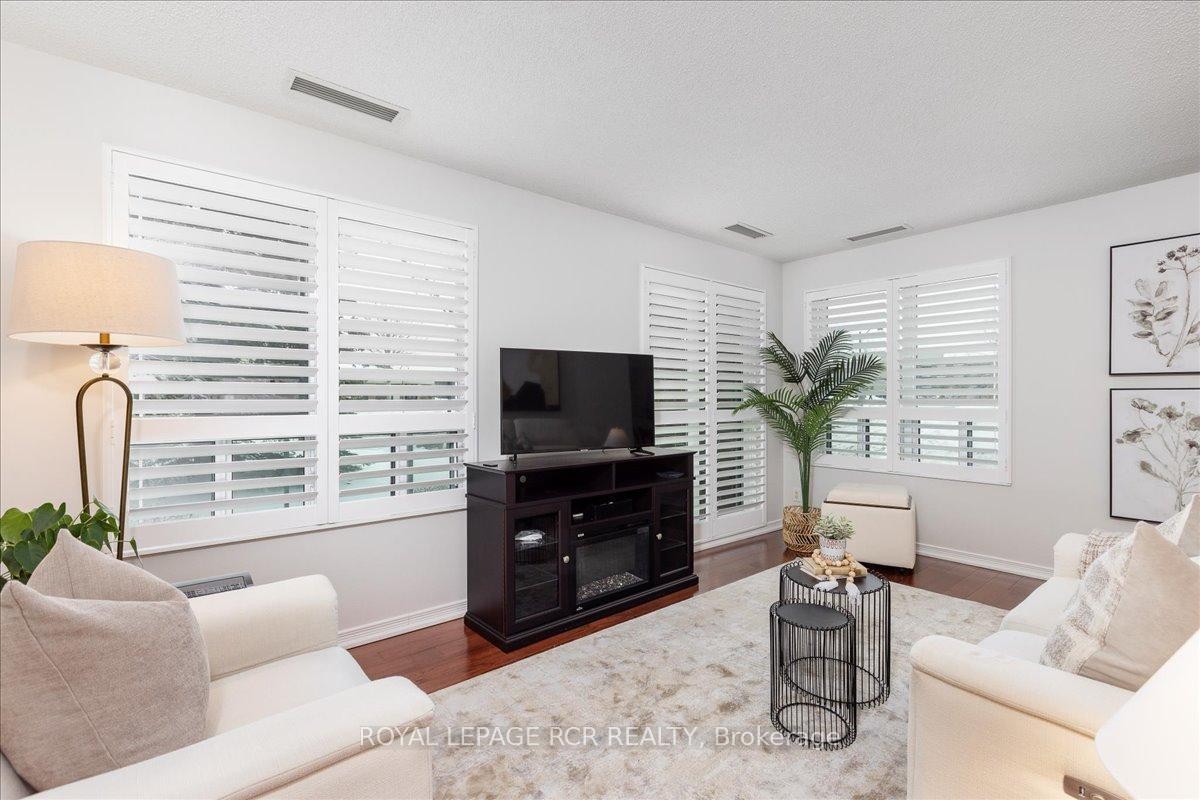 









35


Via Rosedale

Way, 113,
Brampton,




ON
L6R 3J9

