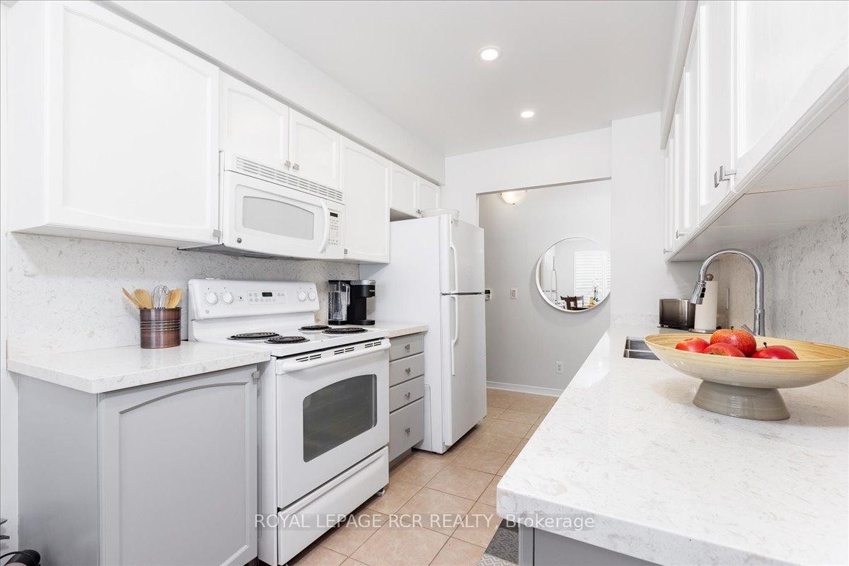 









35


Via Rosedale

Way, 113,
Brampton,




ON
L6R 3J9

