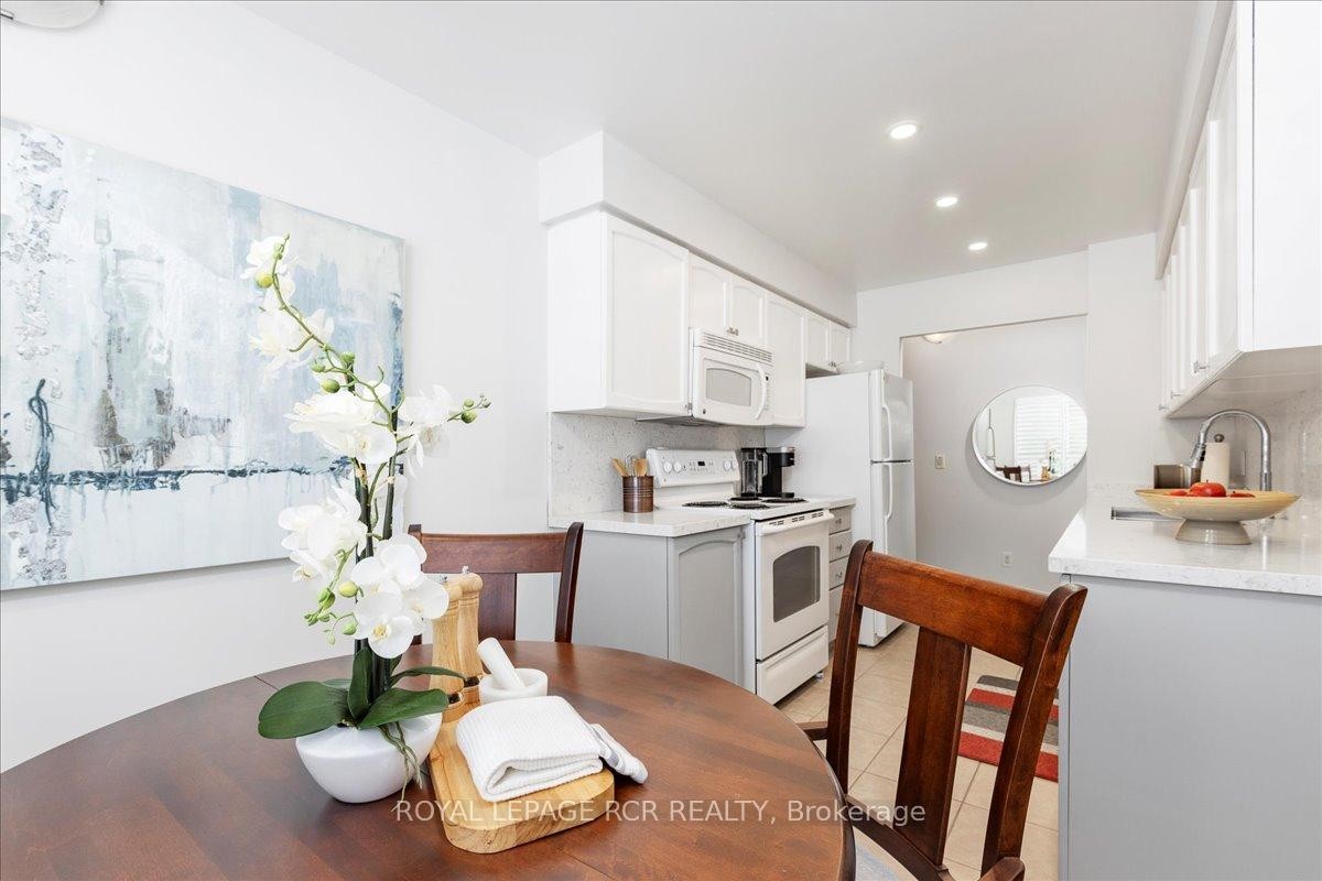 









35


Via Rosedale

Way, 113,
Brampton,




ON
L6R 3J9

