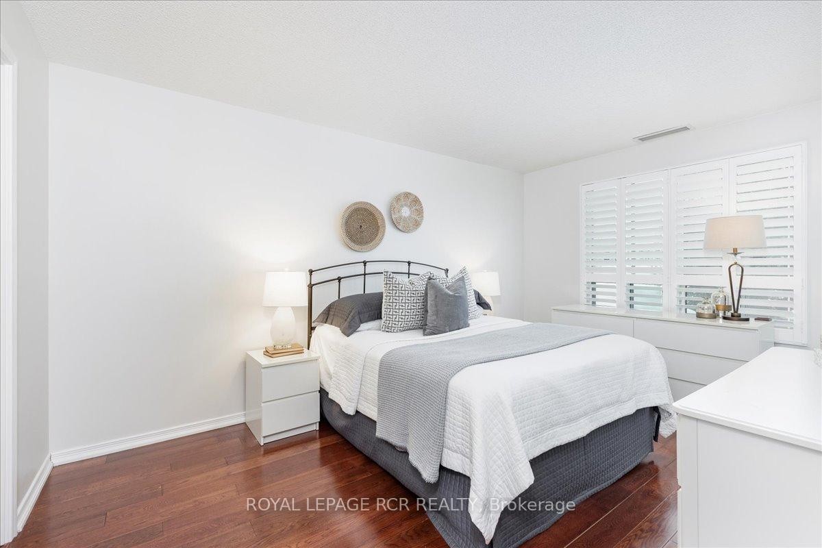 









35


Via Rosedale

Way, 113,
Brampton,




ON
L6R 3J9

