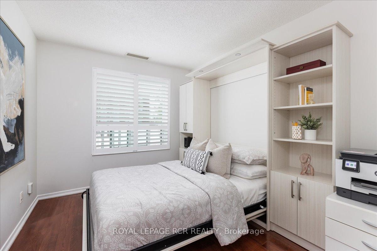 









35


Via Rosedale

Way, 113,
Brampton,




ON
L6R 3J9

