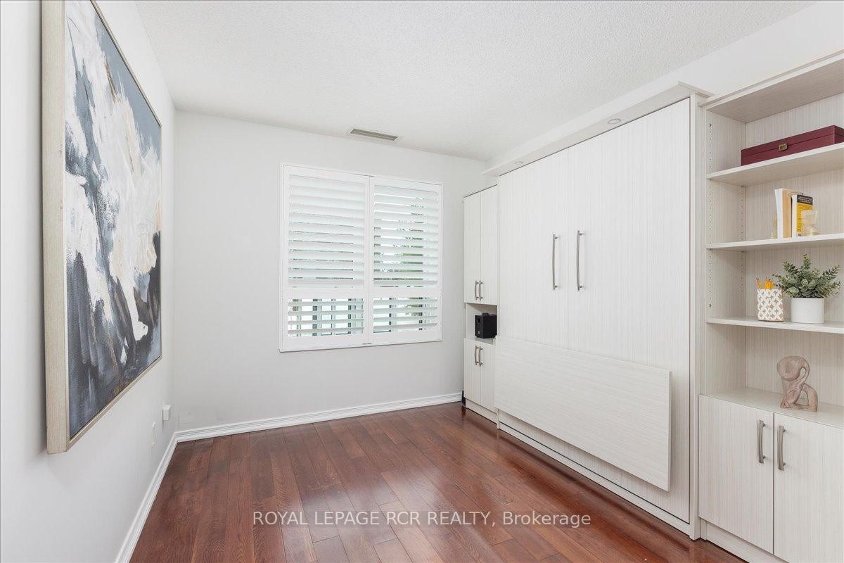 









35


Via Rosedale

Way, 113,
Brampton,




ON
L6R 3J9

