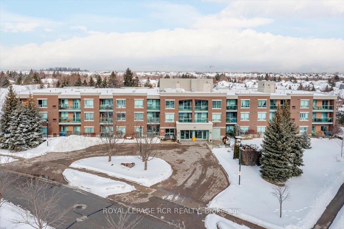 









35


Via Rosedale

Way, 113,
Brampton,




ON
L6R 3J9

