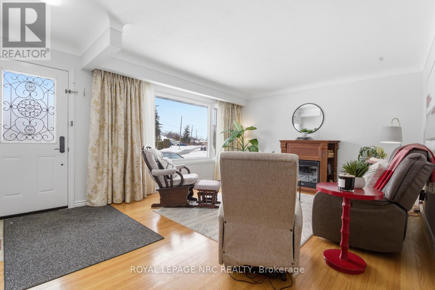 












14 TERRACE AVENUE

,
Welland (Broadway),




Ontario
L3C2C4

