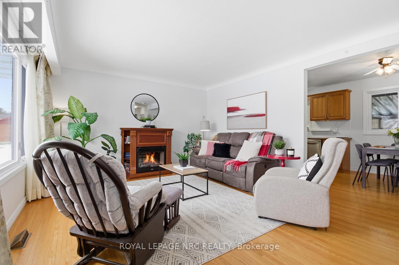 












14 TERRACE AVENUE

,
Welland (Broadway),




Ontario
L3C2C4

