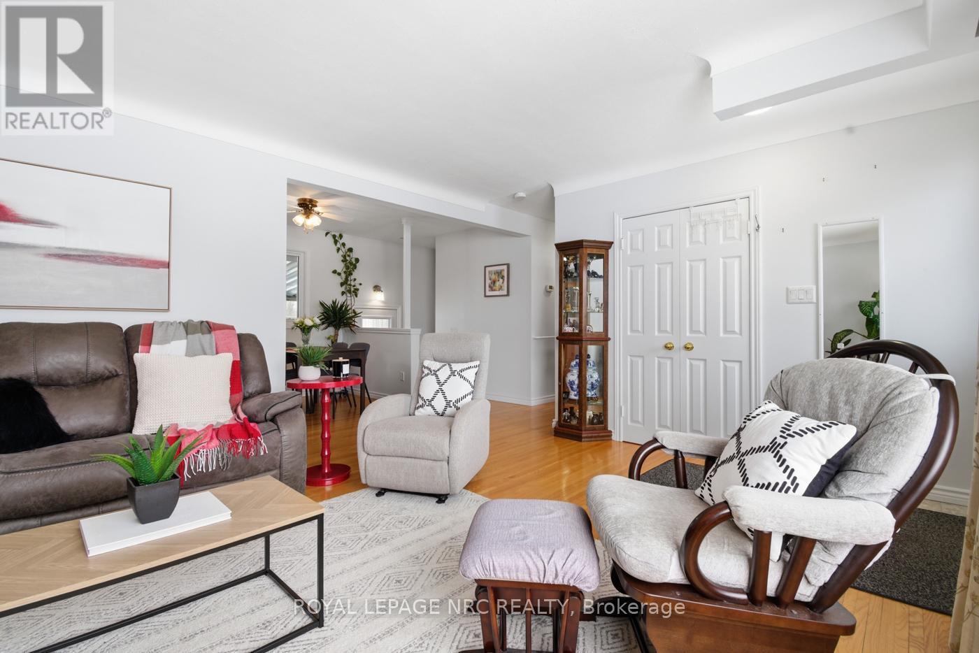 












14 TERRACE AVENUE

,
Welland (Broadway),




Ontario
L3C2C4

