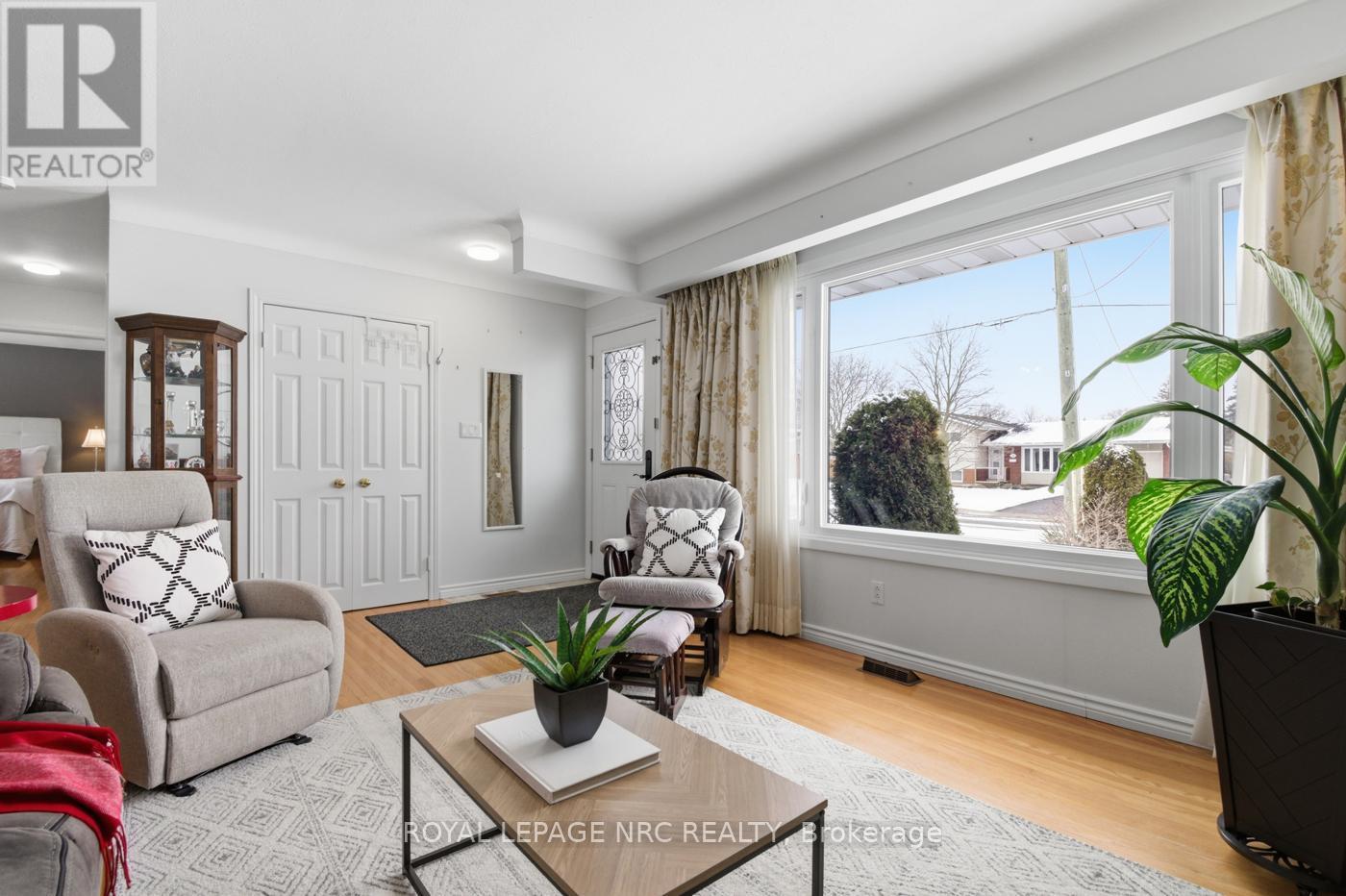 












14 TERRACE AVENUE

,
Welland (Broadway),




Ontario
L3C2C4

