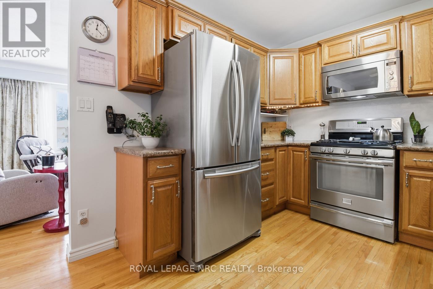 












14 TERRACE AVENUE

,
Welland (Broadway),




Ontario
L3C2C4

