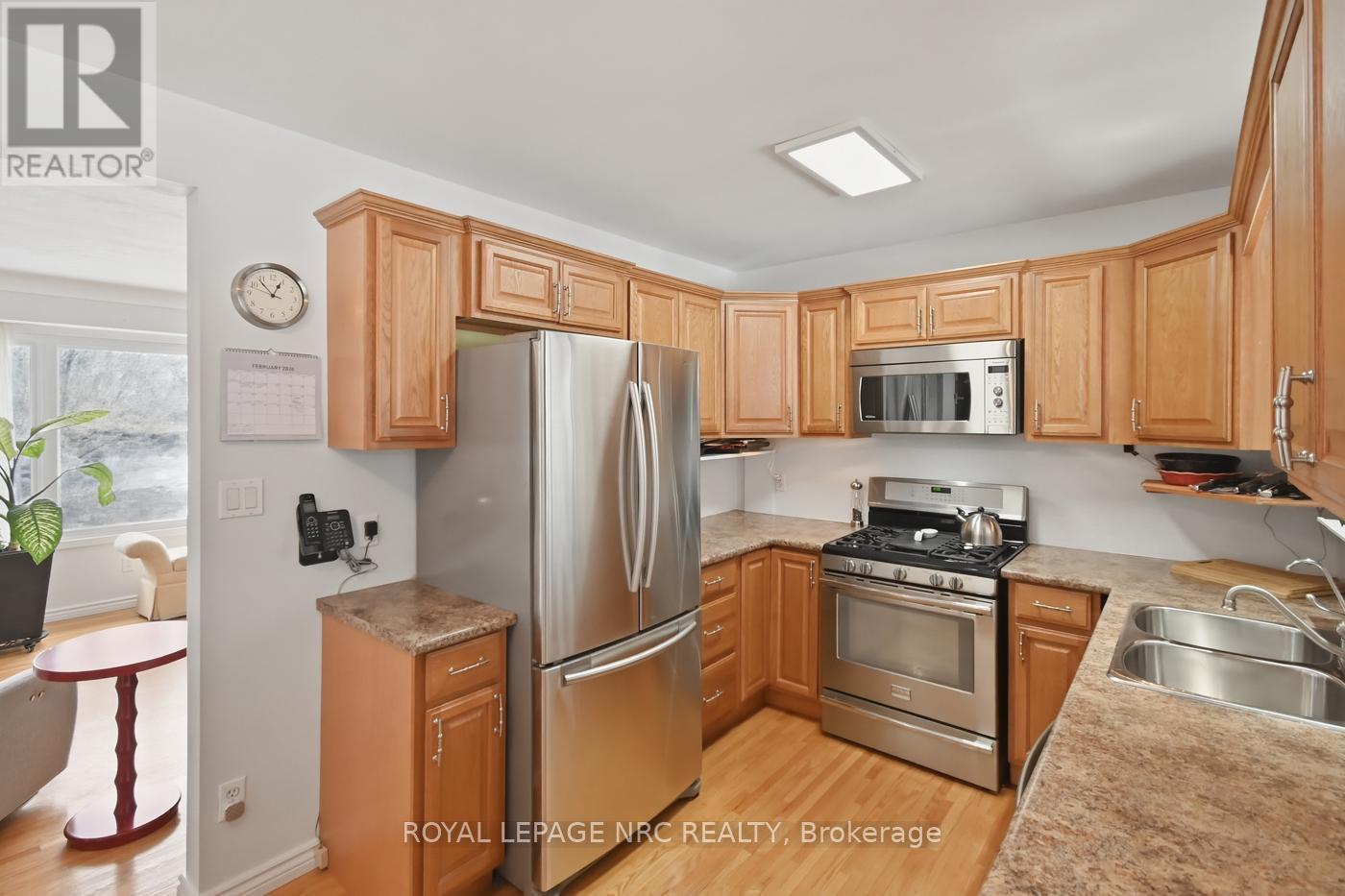 












14 TERRACE AVENUE

,
Welland (Broadway),




Ontario
L3C2C4

