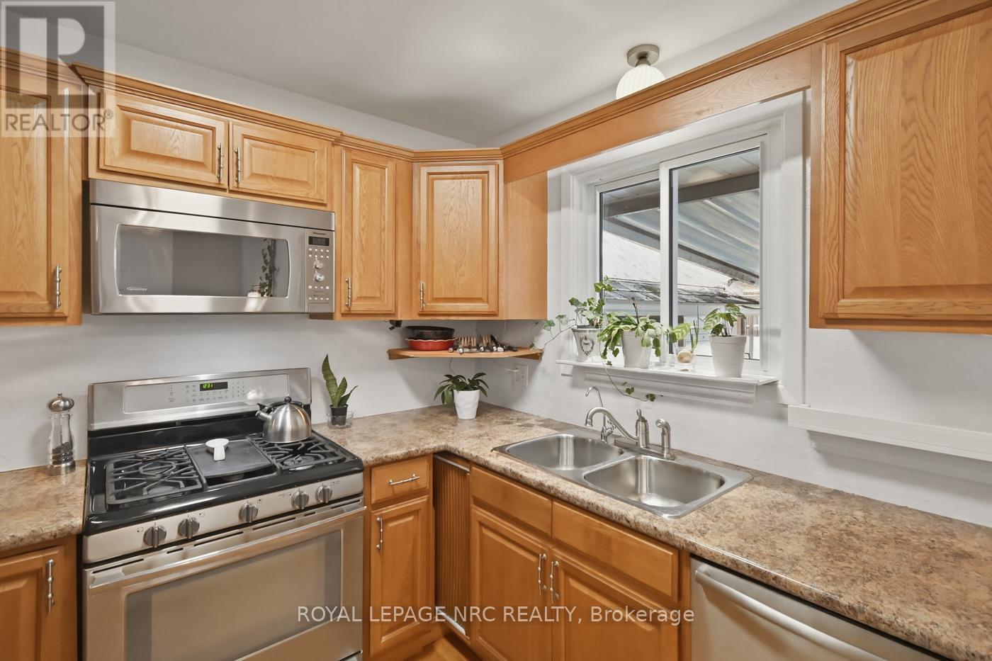 












14 TERRACE AVENUE

,
Welland (Broadway),




Ontario
L3C2C4

