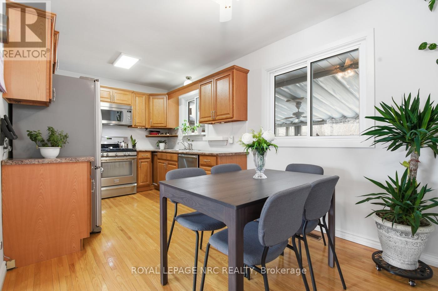 












14 TERRACE AVENUE

,
Welland (Broadway),




Ontario
L3C2C4

