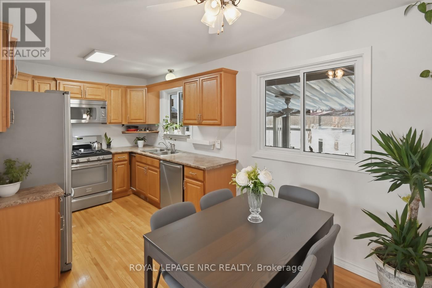 












14 TERRACE AVENUE

,
Welland (Broadway),




Ontario
L3C2C4

