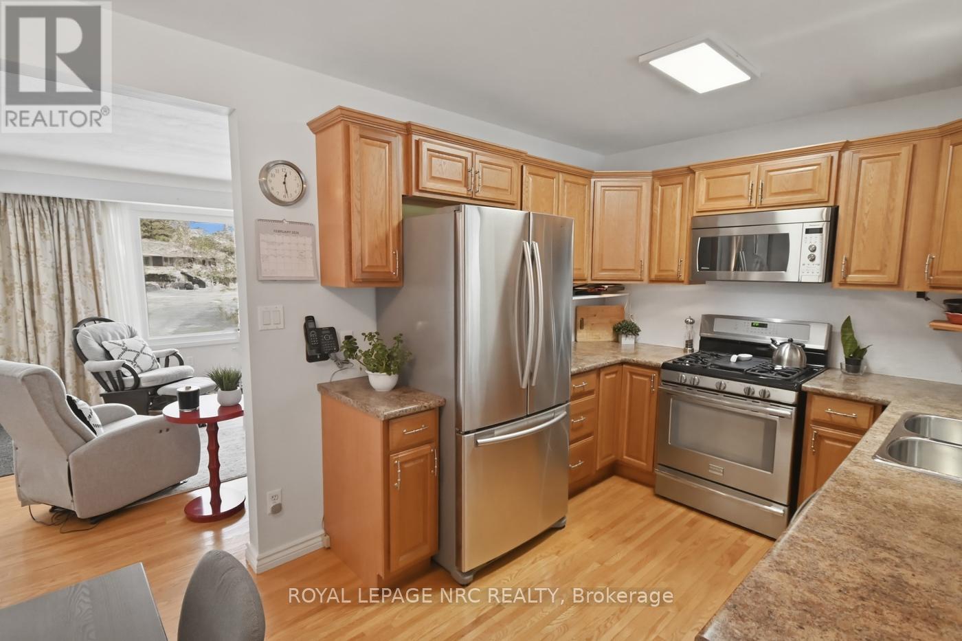 












14 TERRACE AVENUE

,
Welland (Broadway),




Ontario
L3C2C4

