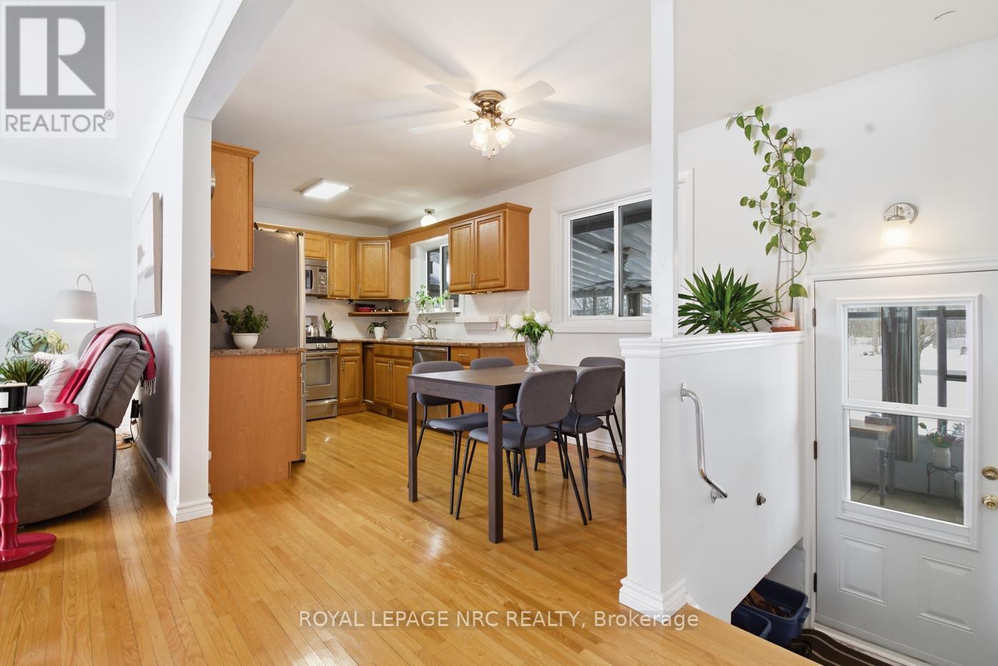 












14 TERRACE AVENUE

,
Welland (Broadway),




Ontario
L3C2C4

