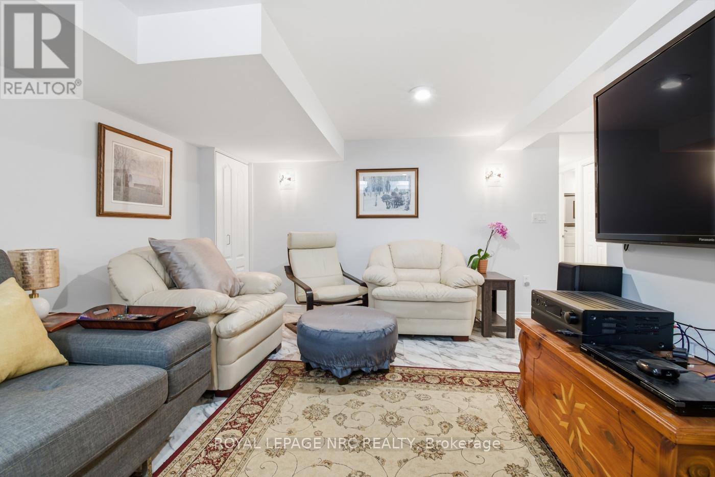 












14 TERRACE AVENUE

,
Welland (Broadway),




Ontario
L3C2C4

