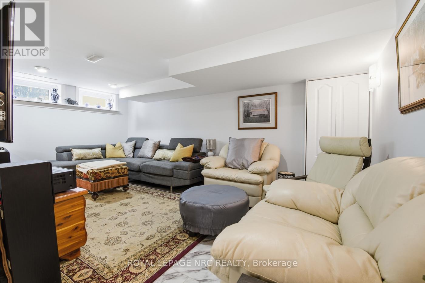 












14 TERRACE AVENUE

,
Welland (Broadway),




Ontario
L3C2C4

