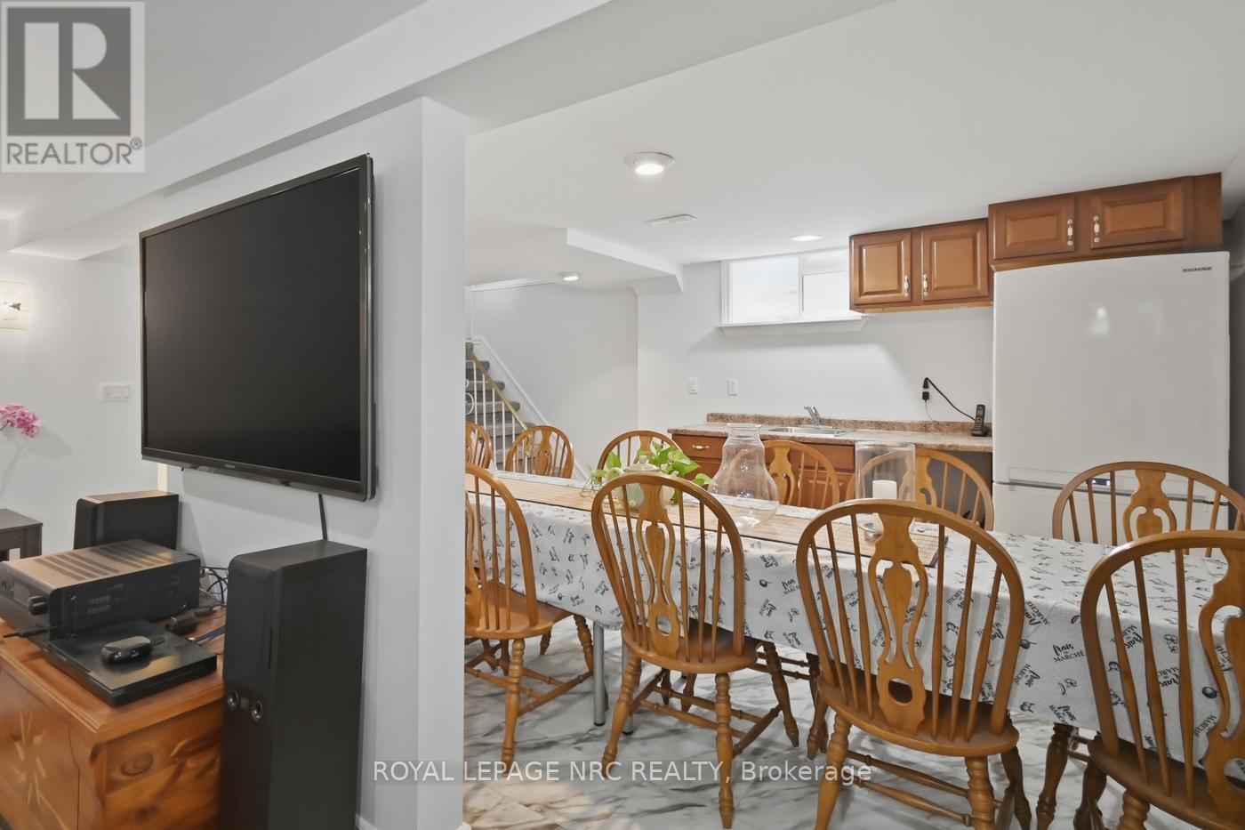 












14 TERRACE AVENUE

,
Welland (Broadway),




Ontario
L3C2C4

