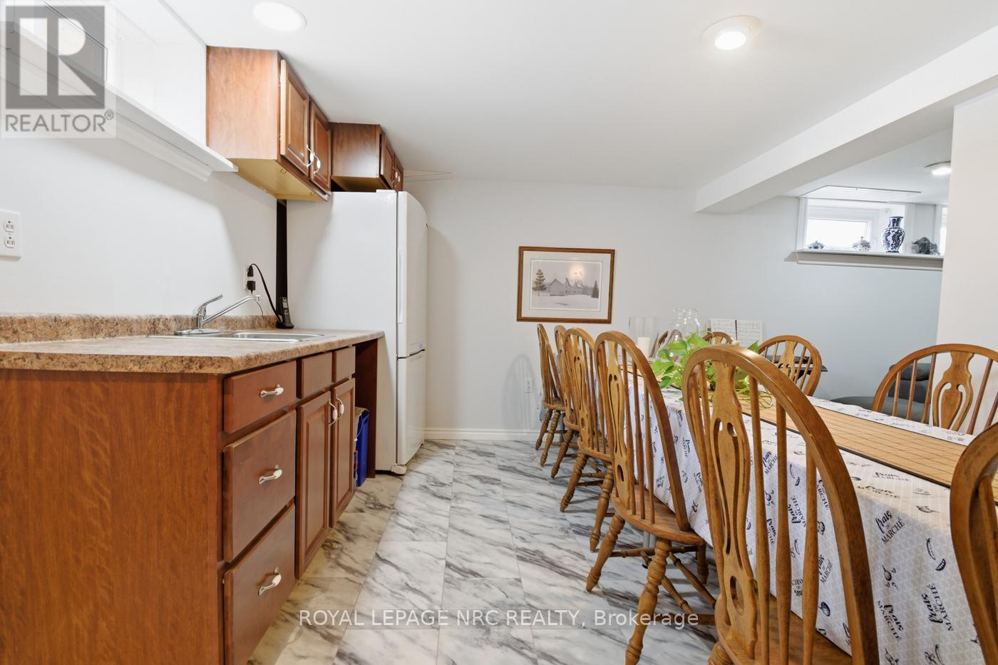 












14 TERRACE AVENUE

,
Welland (Broadway),




Ontario
L3C2C4

