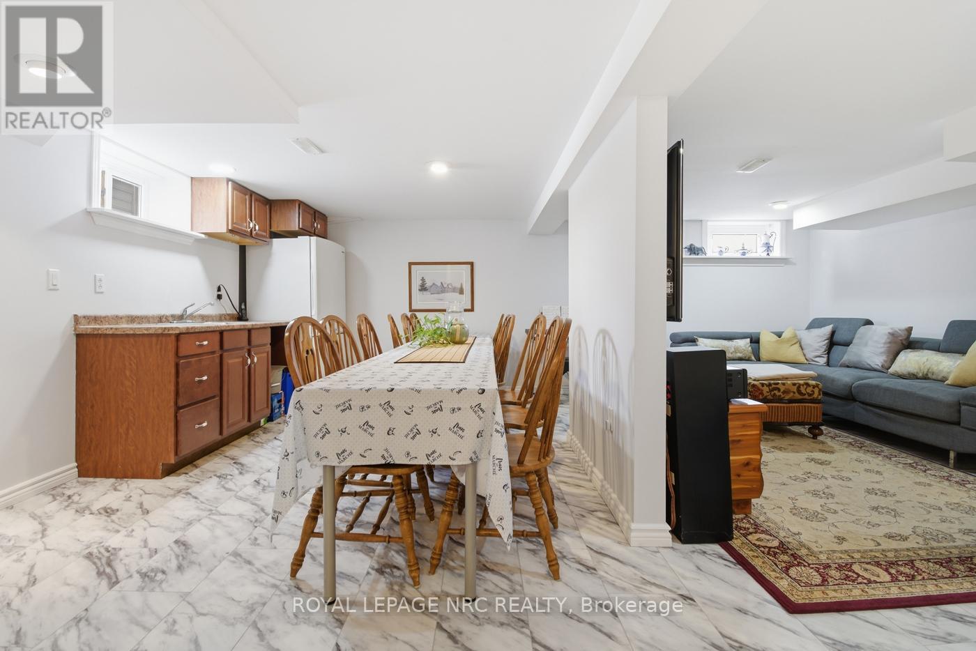 












14 TERRACE AVENUE

,
Welland (Broadway),




Ontario
L3C2C4

