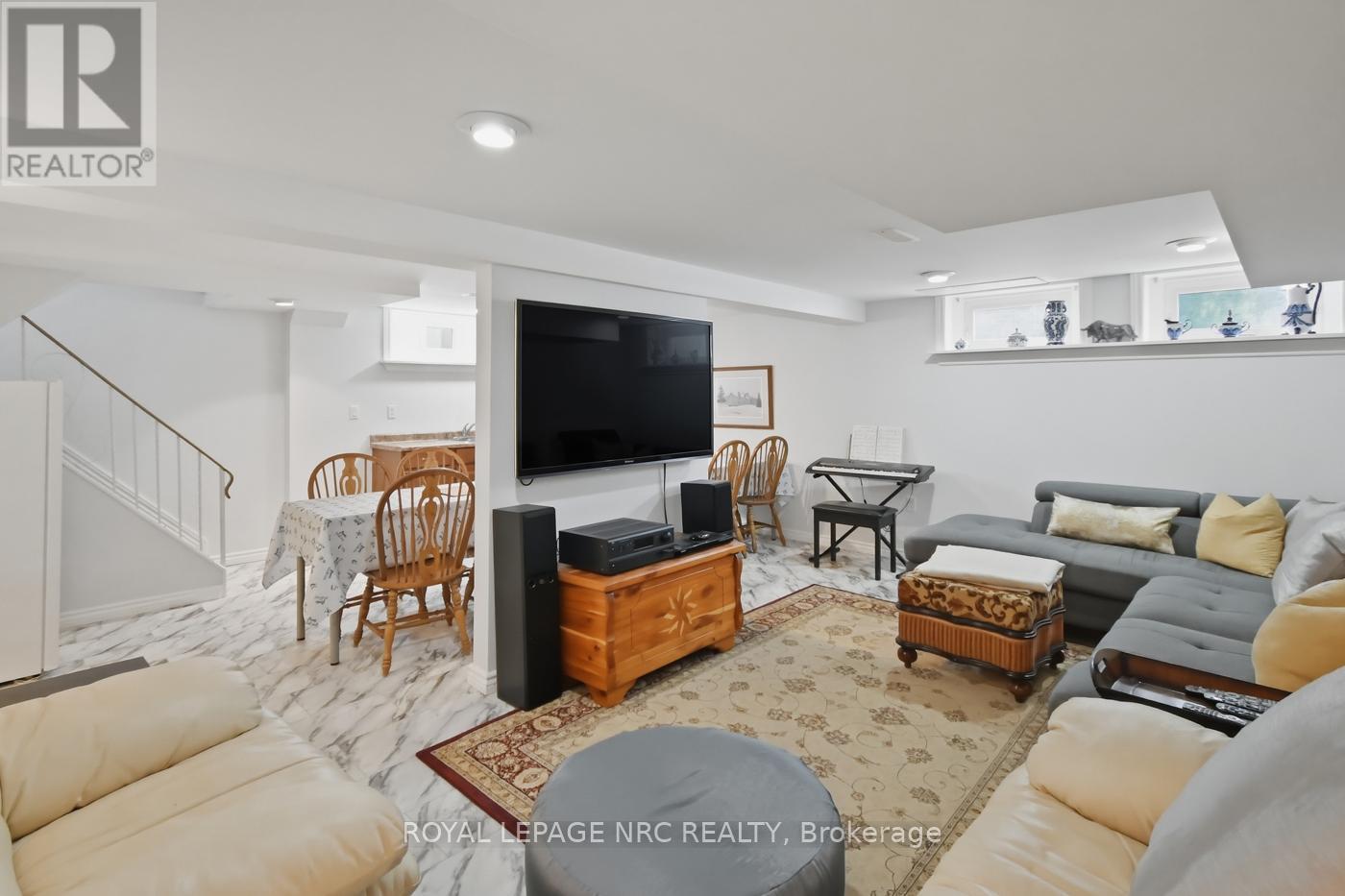 












14 TERRACE AVENUE

,
Welland (Broadway),




Ontario
L3C2C4

