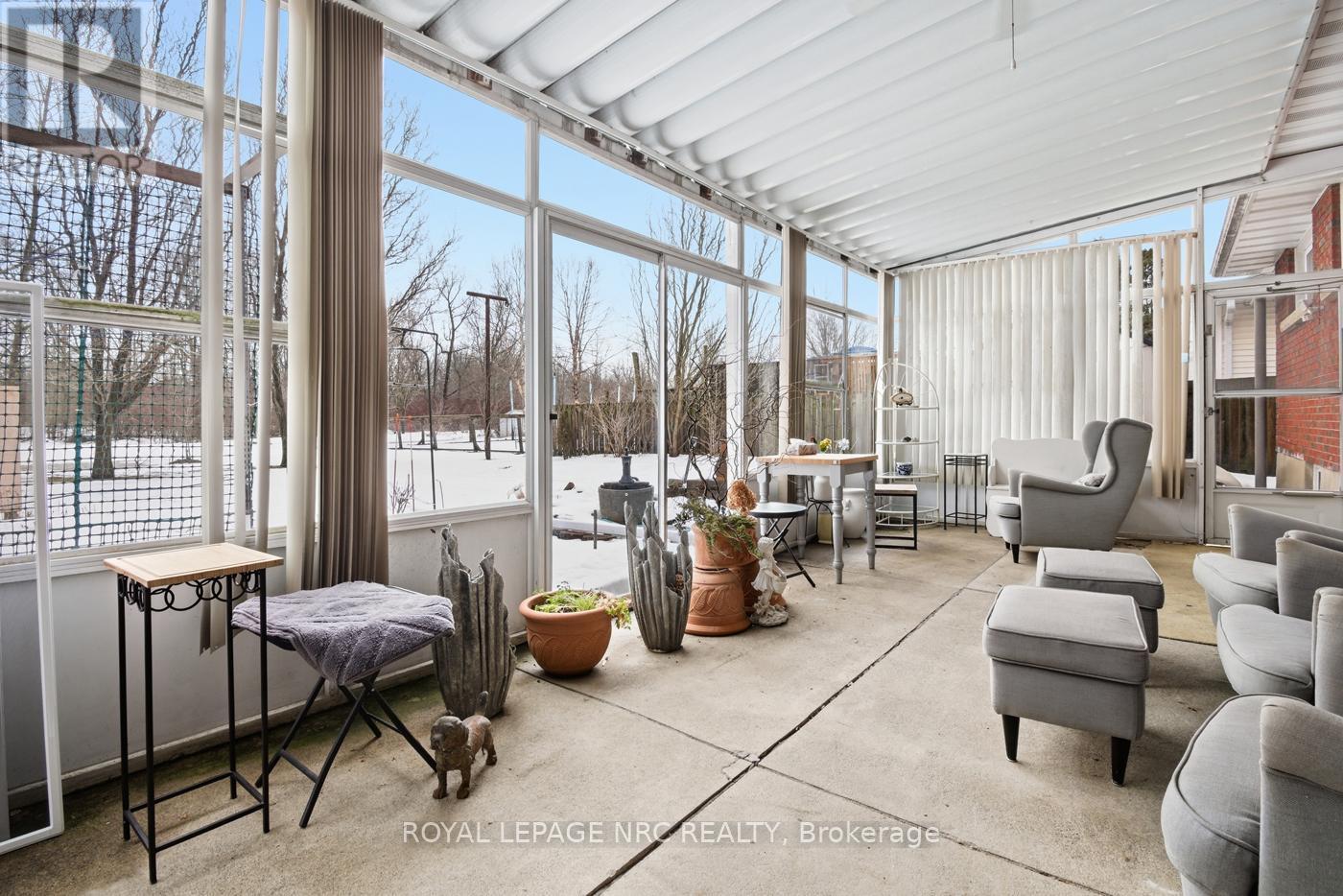 












14 TERRACE AVENUE

,
Welland (Broadway),




Ontario
L3C2C4

