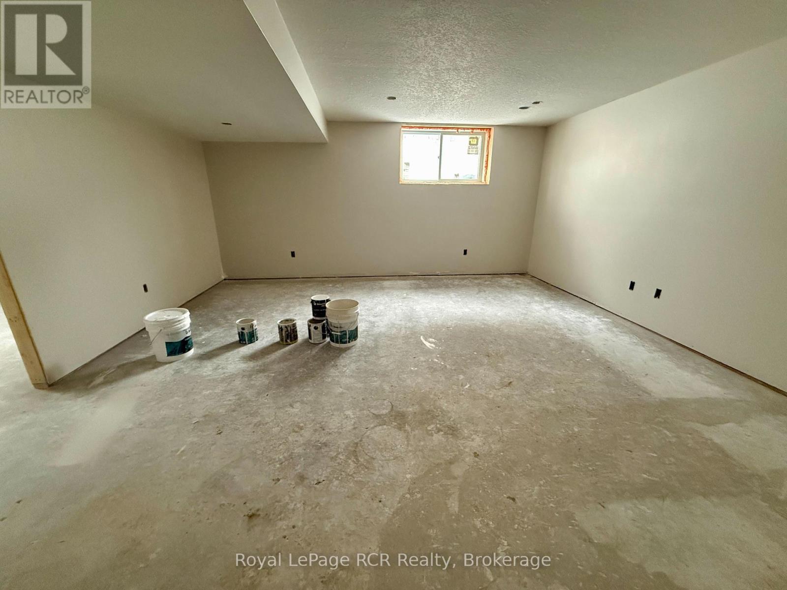 












86 GRIFFITH STREET

,
Brockton,




Ontario
N0G2V0

