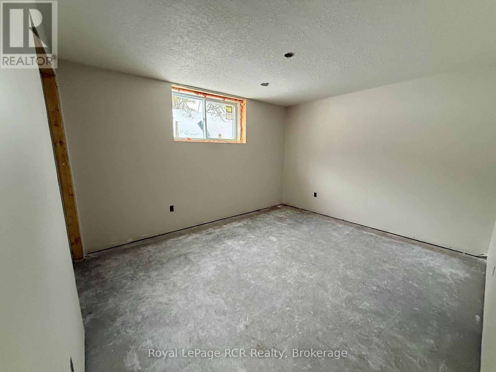 












86 GRIFFITH STREET

,
Brockton,




Ontario
N0G2V0

