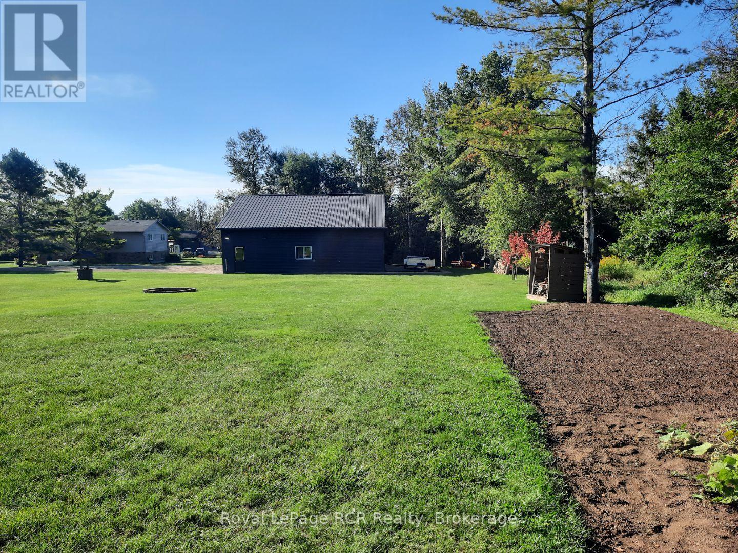 












9632 CONCESSION RD 4 N

,
Wellington North,




Ontario
N0G2L0

