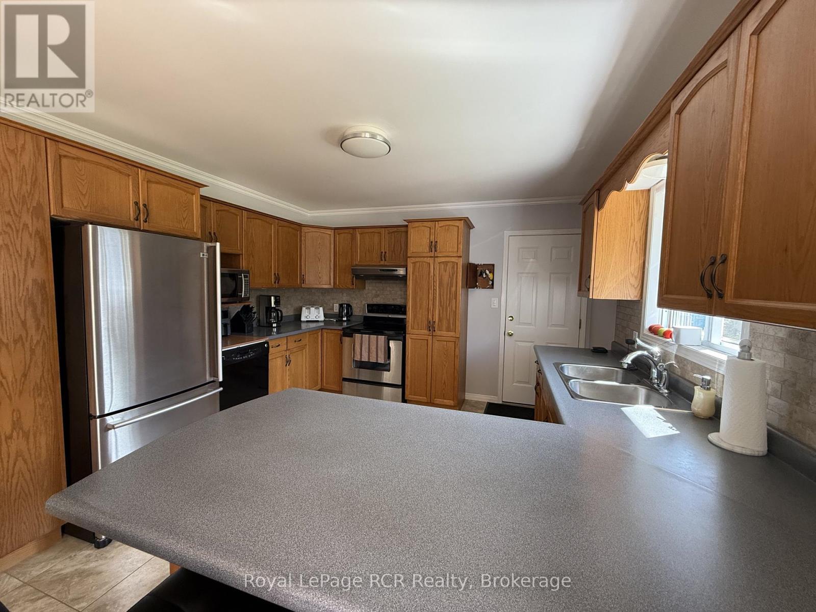 












9632 CONCESSION RD 4 N

,
Wellington North,




Ontario
N0G2L0

