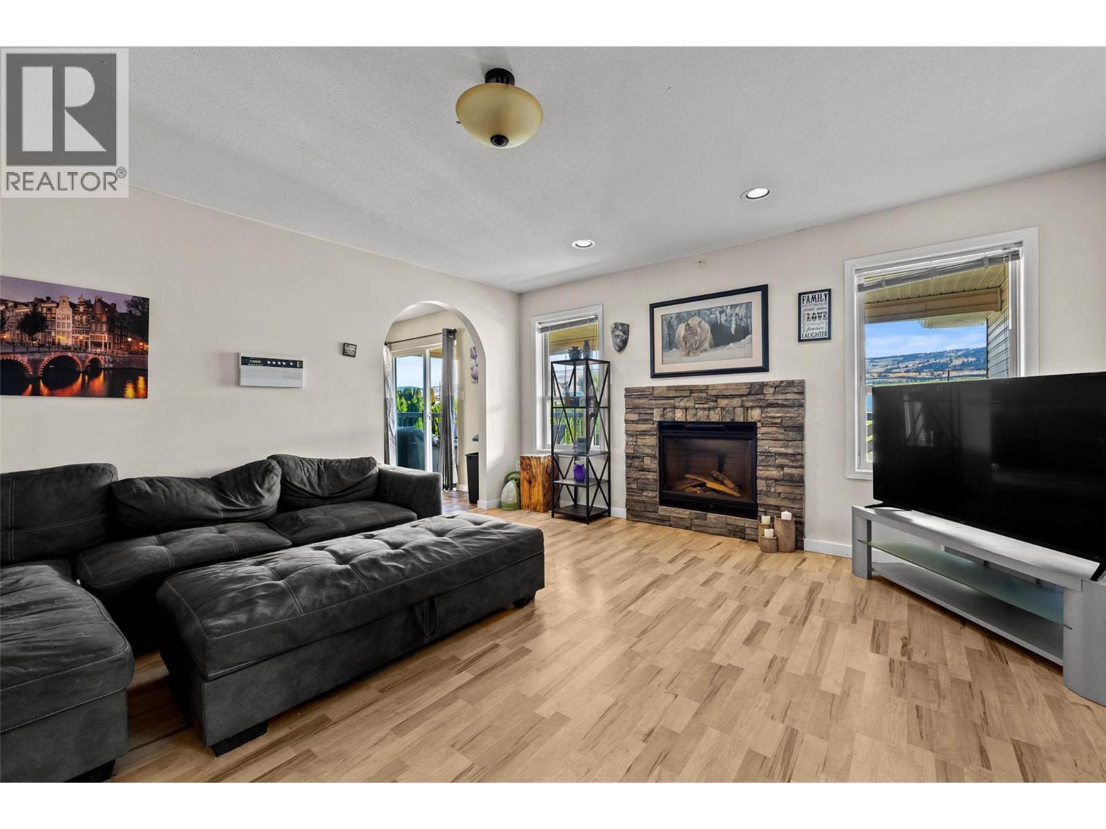 












1690 Bann Street

,
Merritt,




British Columbia
V1K1E9

