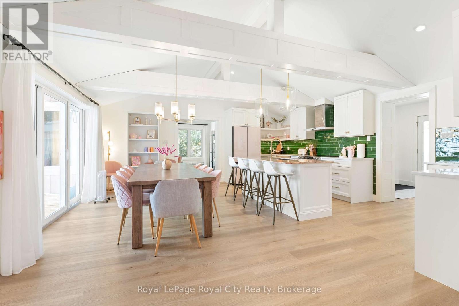 












194 WILES LANE

,
Grey Highlands,




Ontario
N0C1E0

