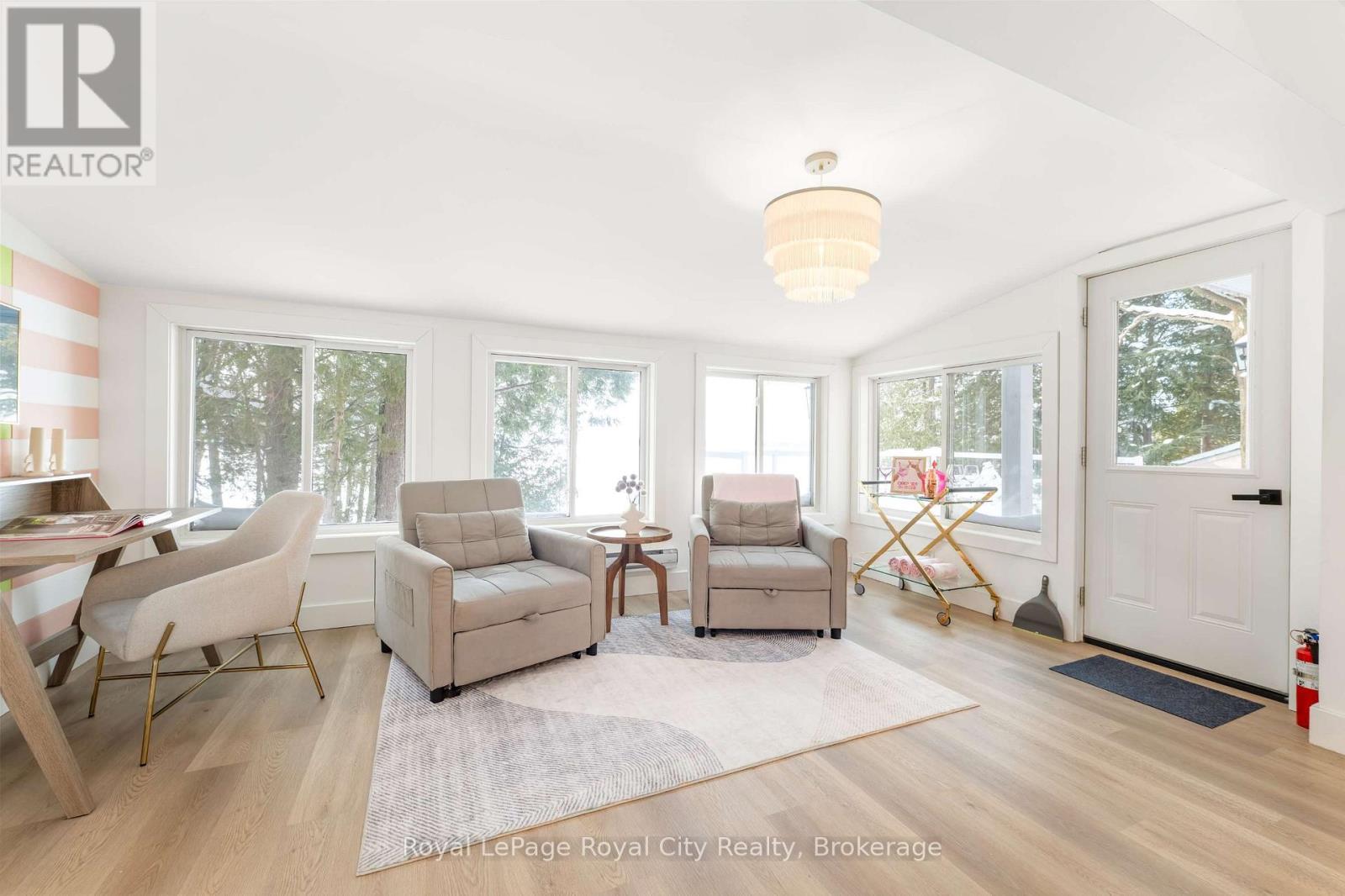 












194 WILES LANE

,
Grey Highlands,




Ontario
N0C1E0

