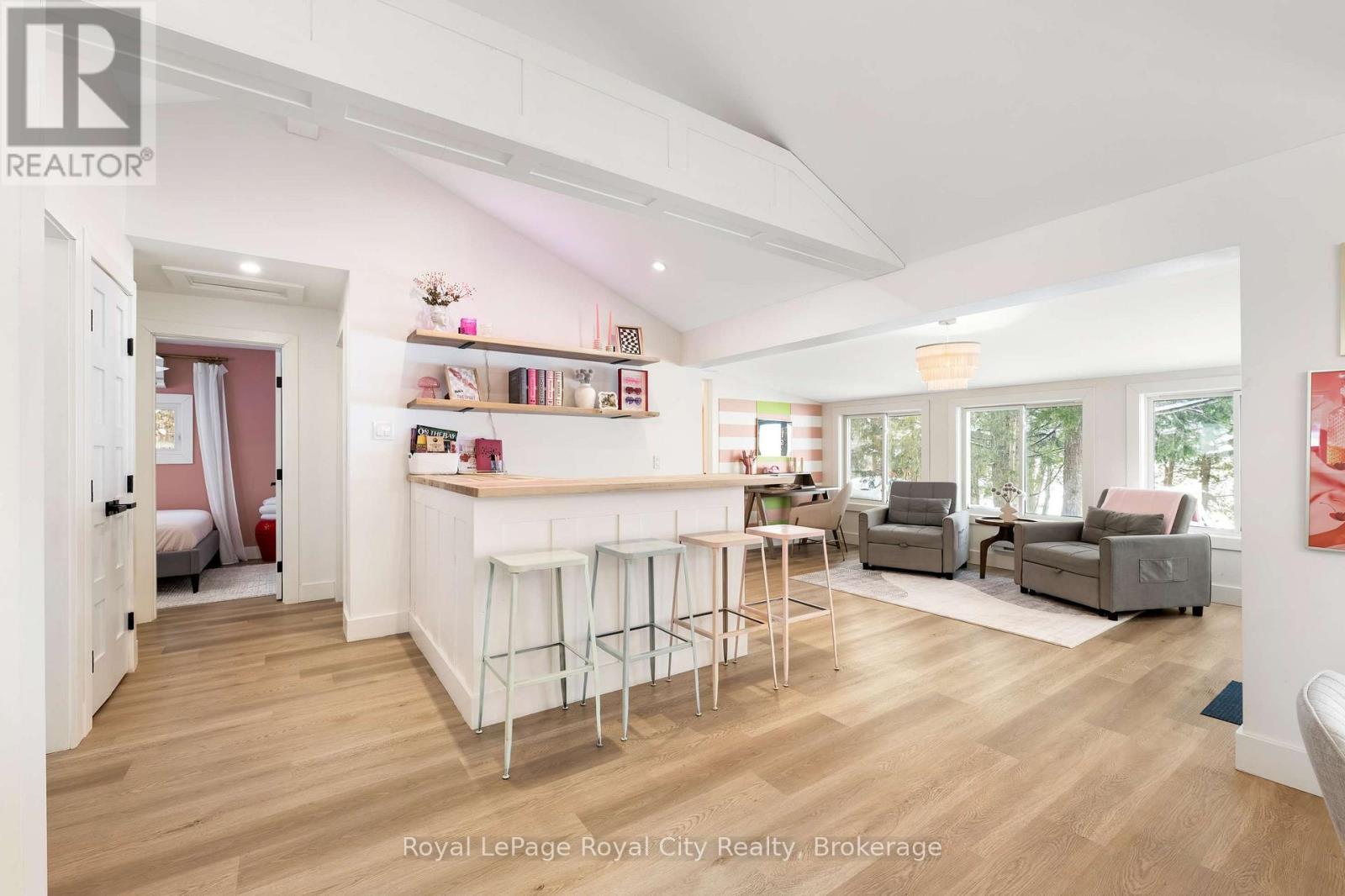 












194 WILES LANE

,
Grey Highlands,




Ontario
N0C1E0

