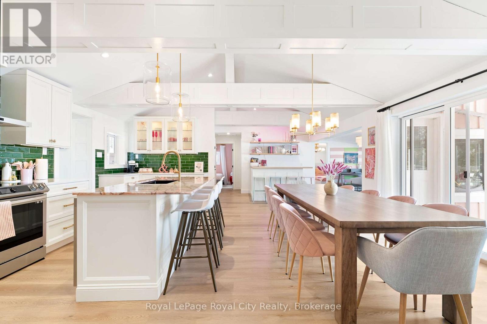 












194 WILES LANE

,
Grey Highlands,




Ontario
N0C1E0

